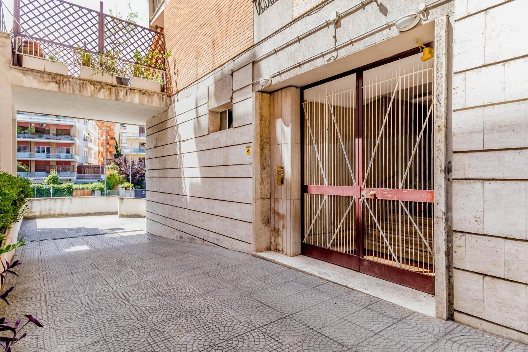 Ferienwohnung L'Attico Con Terrazza In Corso Francia Rom Exterior foto